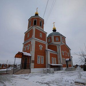 В день Собора Архистратига Михаила и прочих Небесных Сил бесплотных, епископ Ливенский и Малоархангельский Нектарий совершил Божественную литургию в храме Михаила Архангела