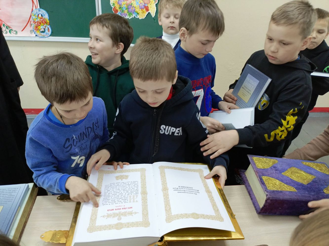 Иеромонах Ефрем провел мероприятие, посвященное Дню православной книги в МБОУ "Каменская СОШ"