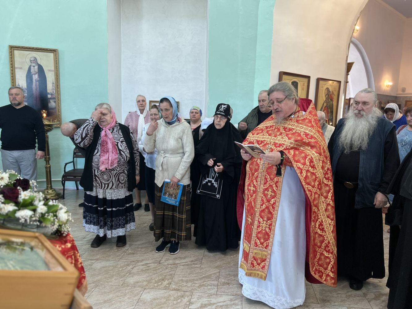 В среду, 22 мая 2024 года в храме Покрова Пресвятой Богородицы с. Архарово состоялась Божественная литургия в день памяти Николая Чудотворца