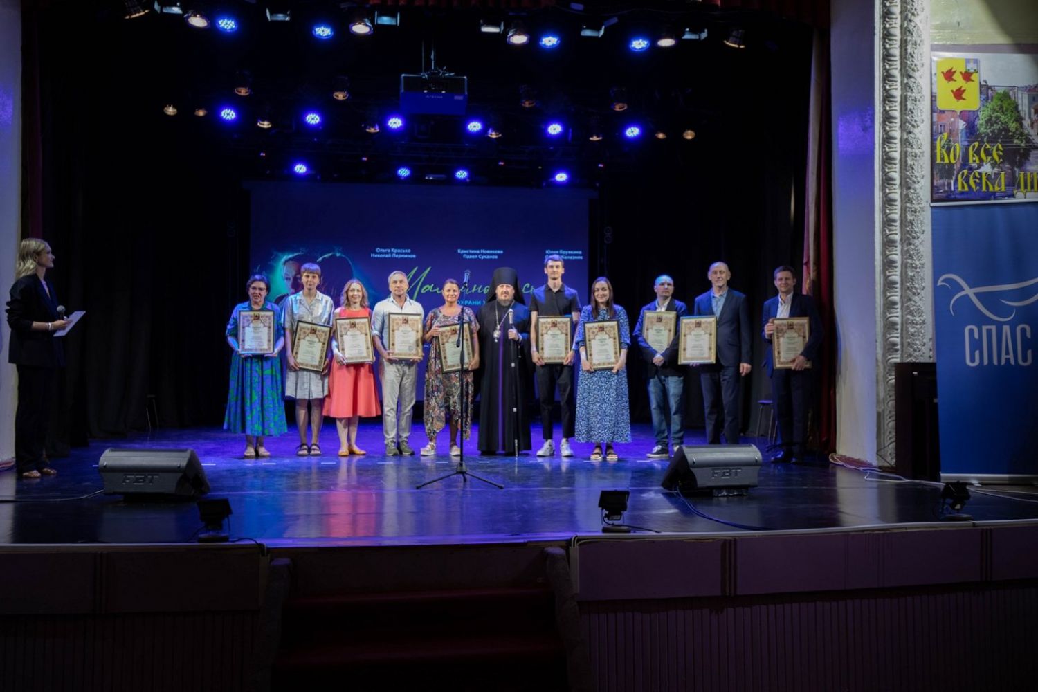 Молодежь с . Архарово, прихожане Храма Покрова Пресвятой Богородицы с. Архарово побывали на премьерном показе фильма "Мамино письмо" в центре молодежи «Лидер» г. Ливны