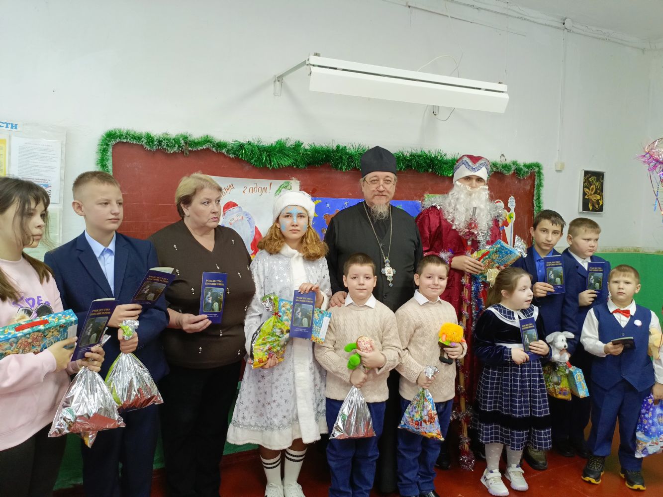 Поздравление с наступающим Новолетием 2026 года и Рождеством Христовым, учеников Архаровской ООШ.