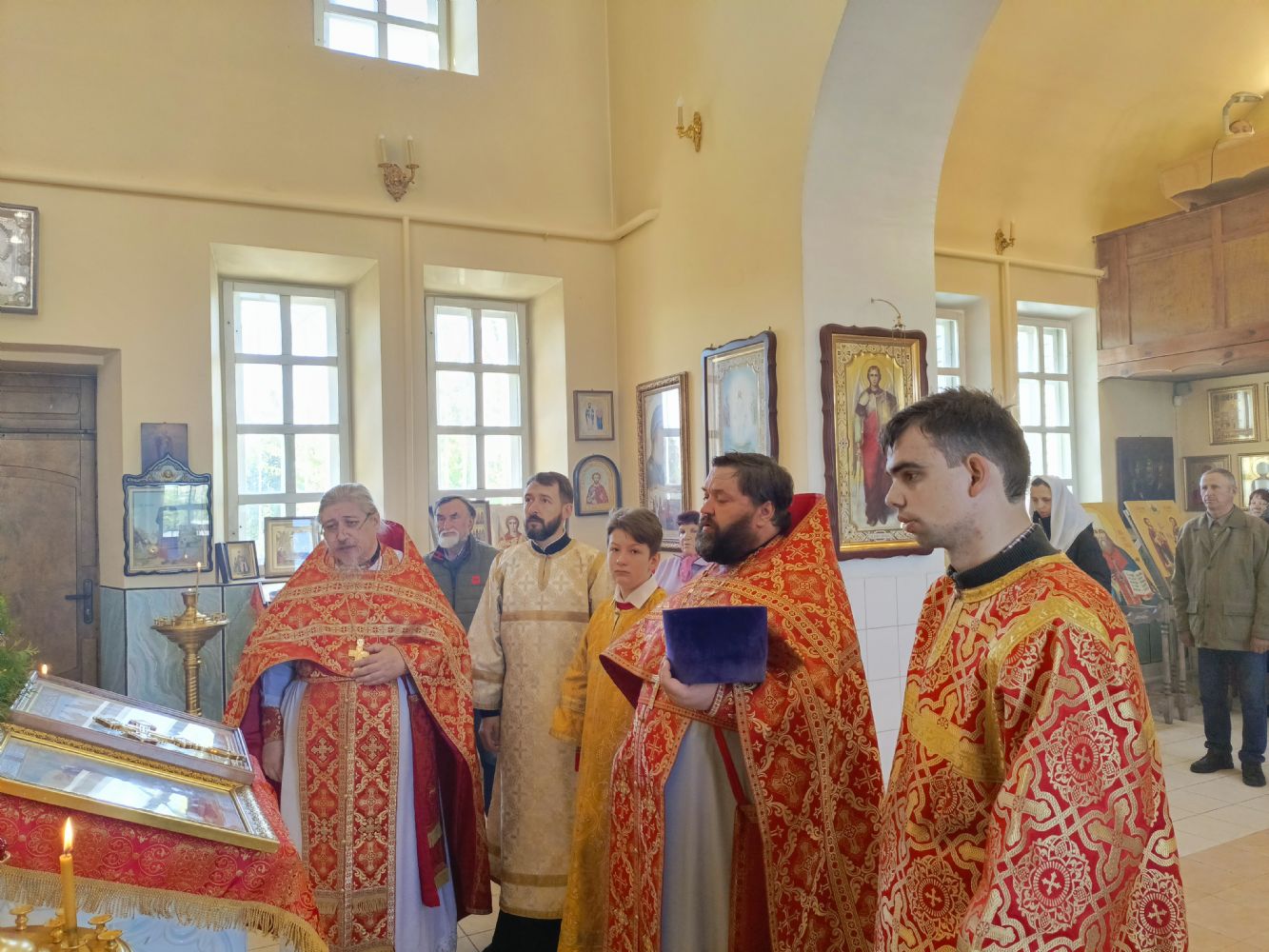 БОЖЕСТВЕННАЯ ЛИТУРГИЯ В ДЕНЬ ПАМЯТИ ВМЧ. ГЕОРГИЯ ПОБЕДОНОСЦА В ХРАМЕ МИХАИЛА АРХАНГЕЛА