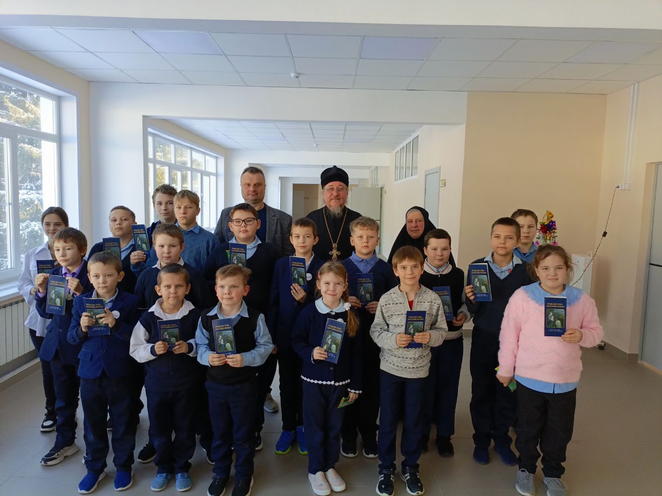 Иеромонах Ефремъ посетил МБОУ «Каменскую сош»